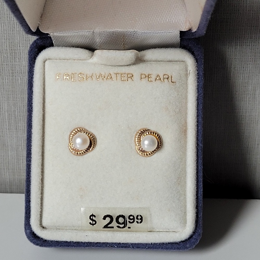 Vintage 10K Gold Cultured Freshwater Pearl Post Earrings Made in USA